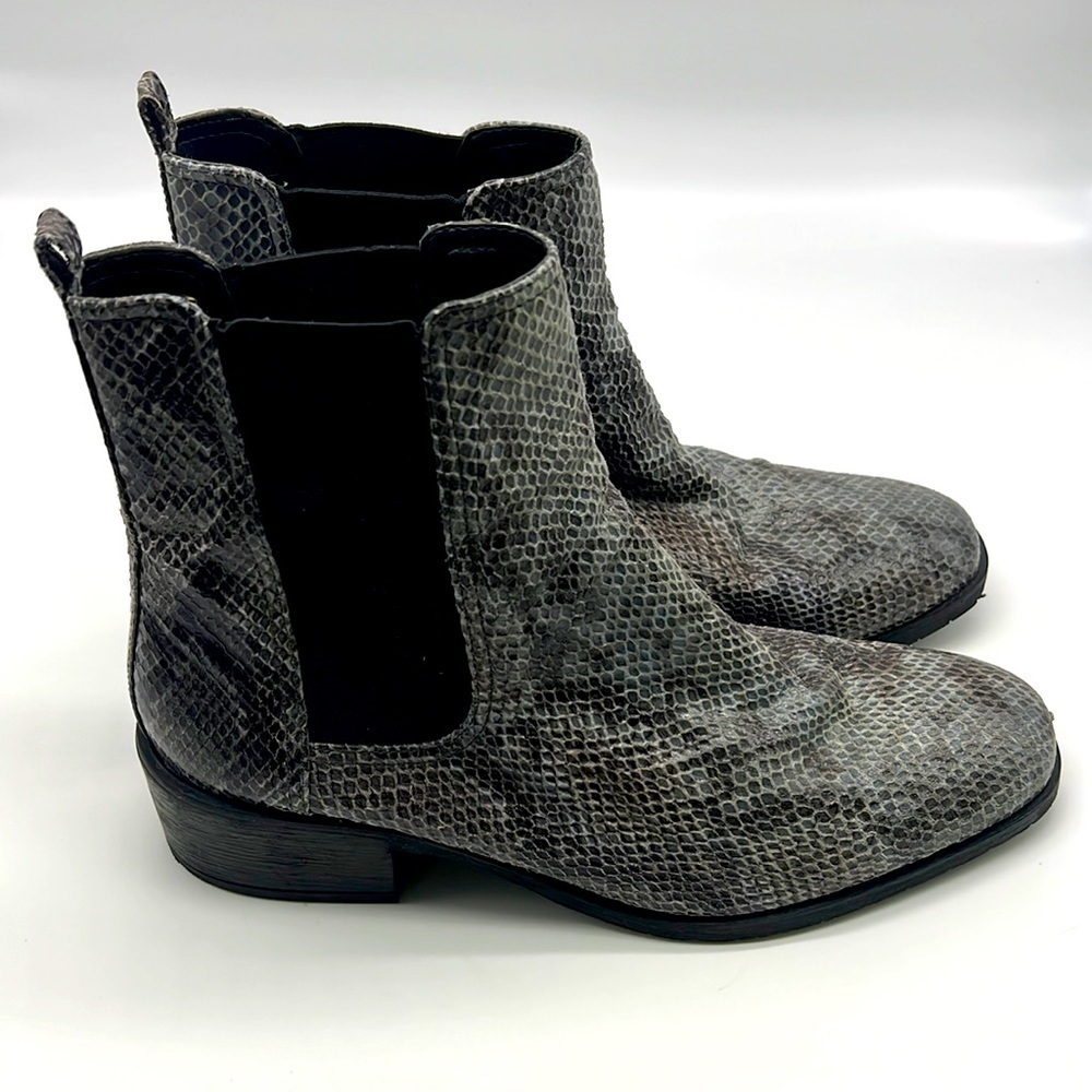 Kenneth Cole Reaction - Chelsea Salt Snakeskin Pull On Ankle Boot Size 10